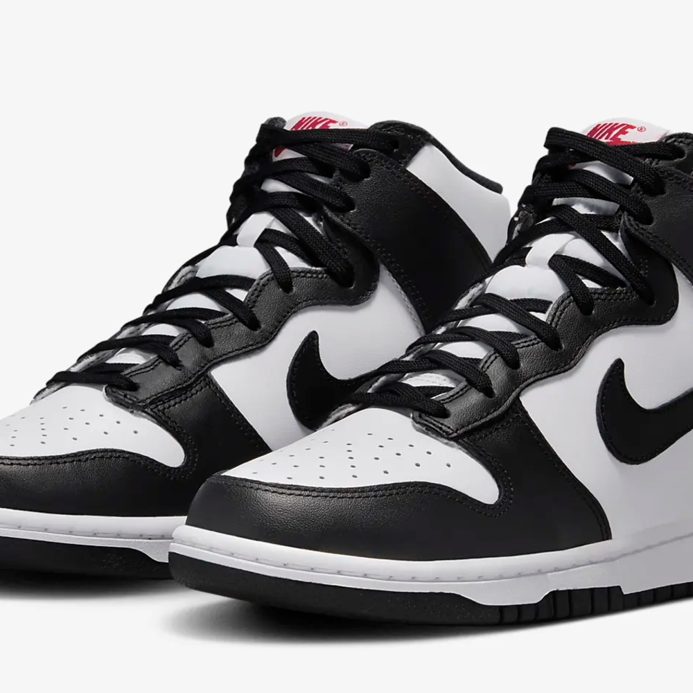 Nike Women's Black and White Sneakers